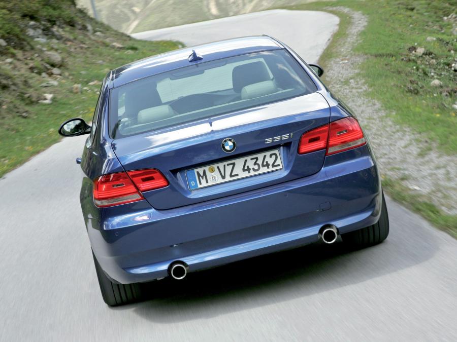  BMW 335i Coupe 2007 года  (фото 4 из 16)